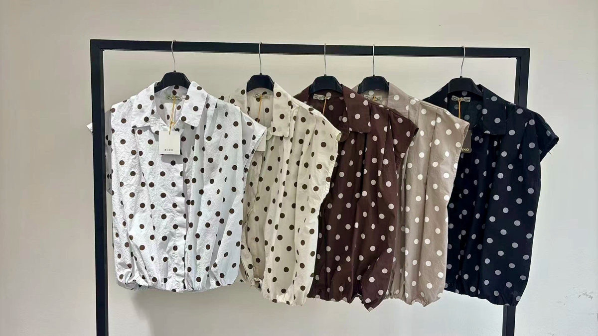 Polka dot sleeveless cotton shirt 2