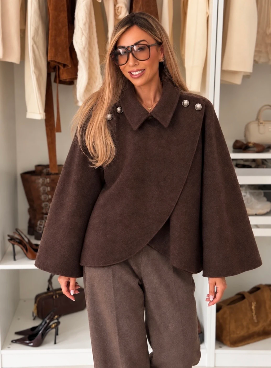 Veste cape asymétrique à col chemise détails boutons