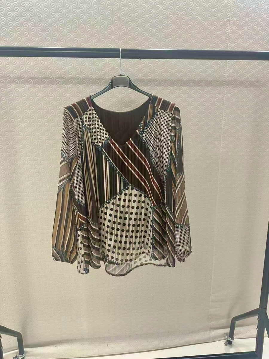 Blouse Col V – Imprimé Patchwork Rayures & Pois 2