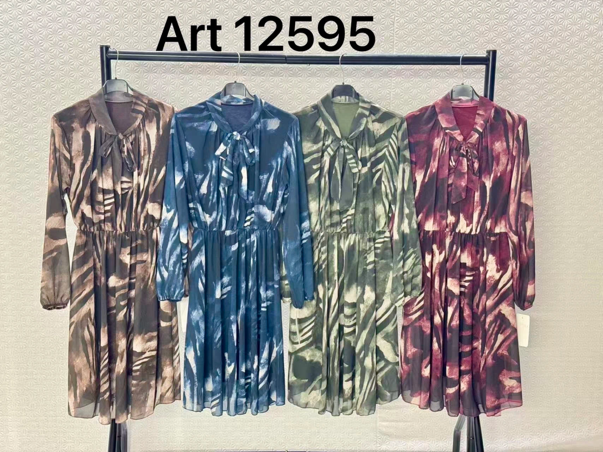 Printed dress with a lavallière collar and elastic waist 2