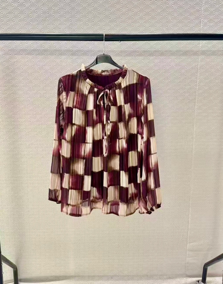 Printed blouse with tie collar 2