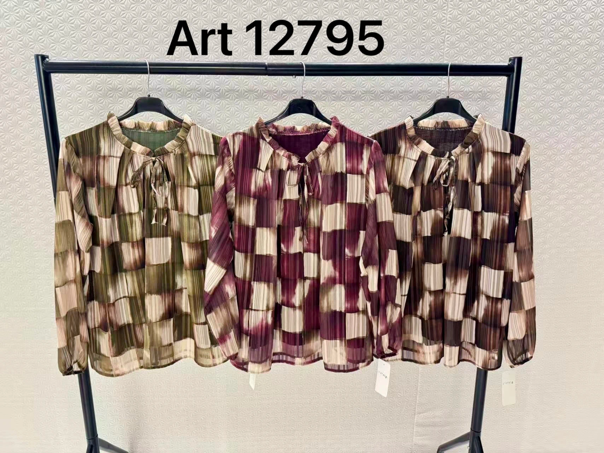 Printed blouse with tie collar 3