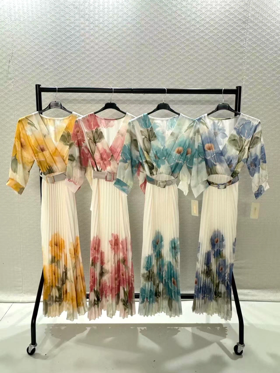 Floral print pleated dress with belt 4