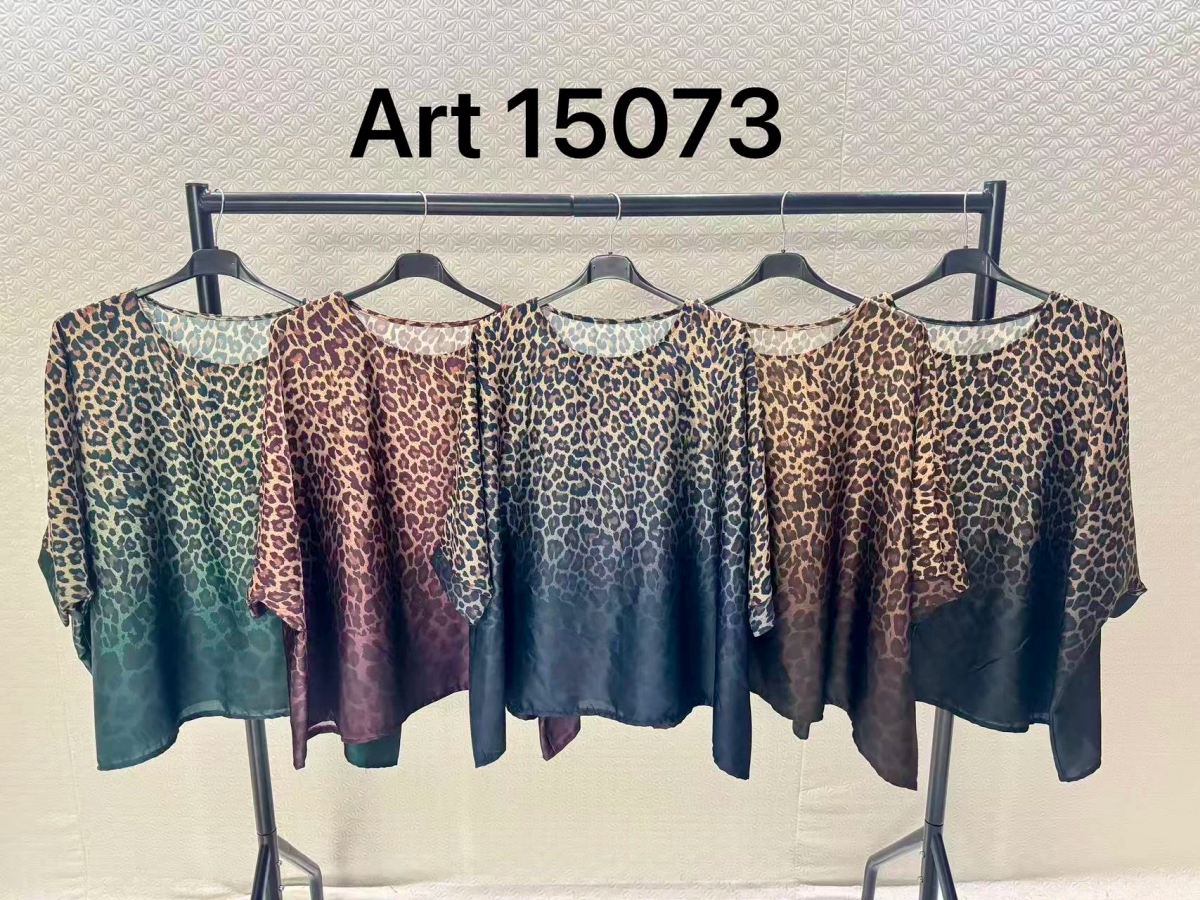 Blouse satinée imprimé léopard oversize 2