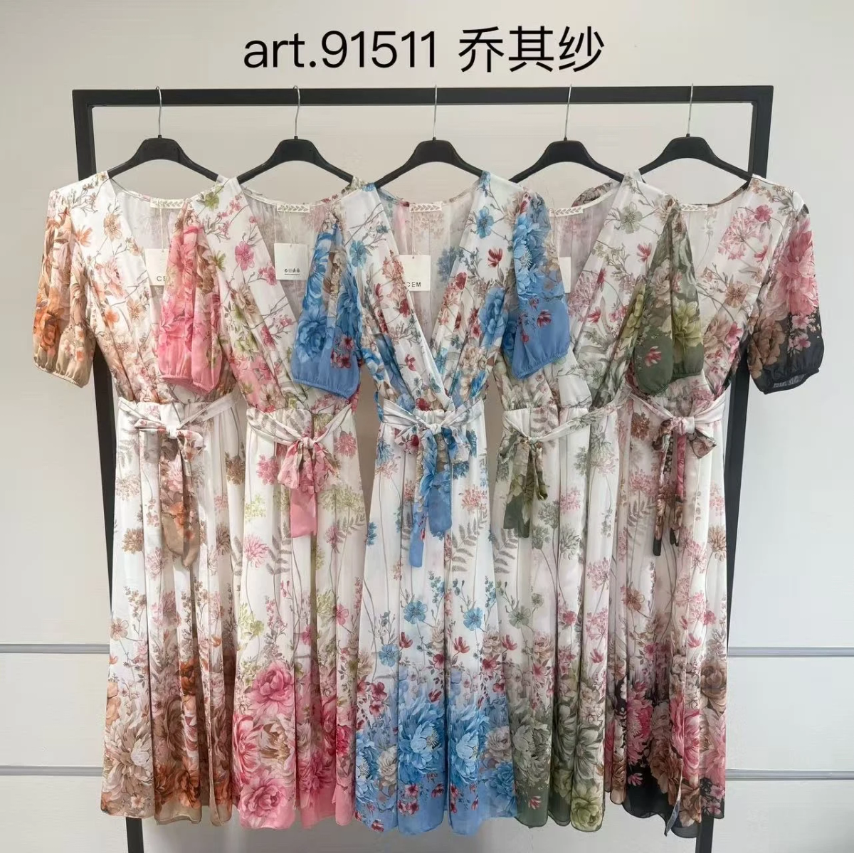 Robe longue fluide imprimé floral – manches courtes – ceinture à nouer 2