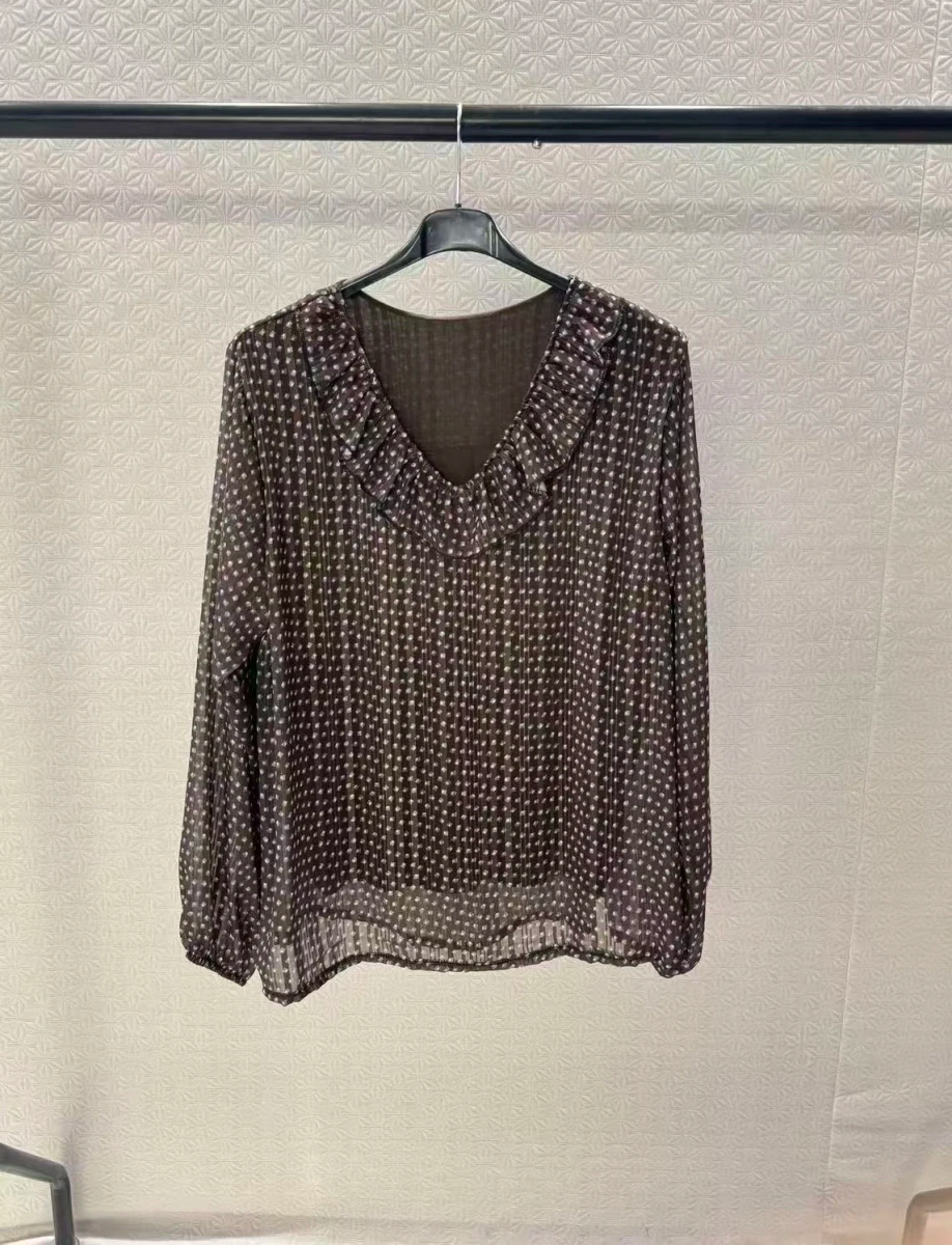 Blouse imprimée à col volanté manches longues matière brillantée 2