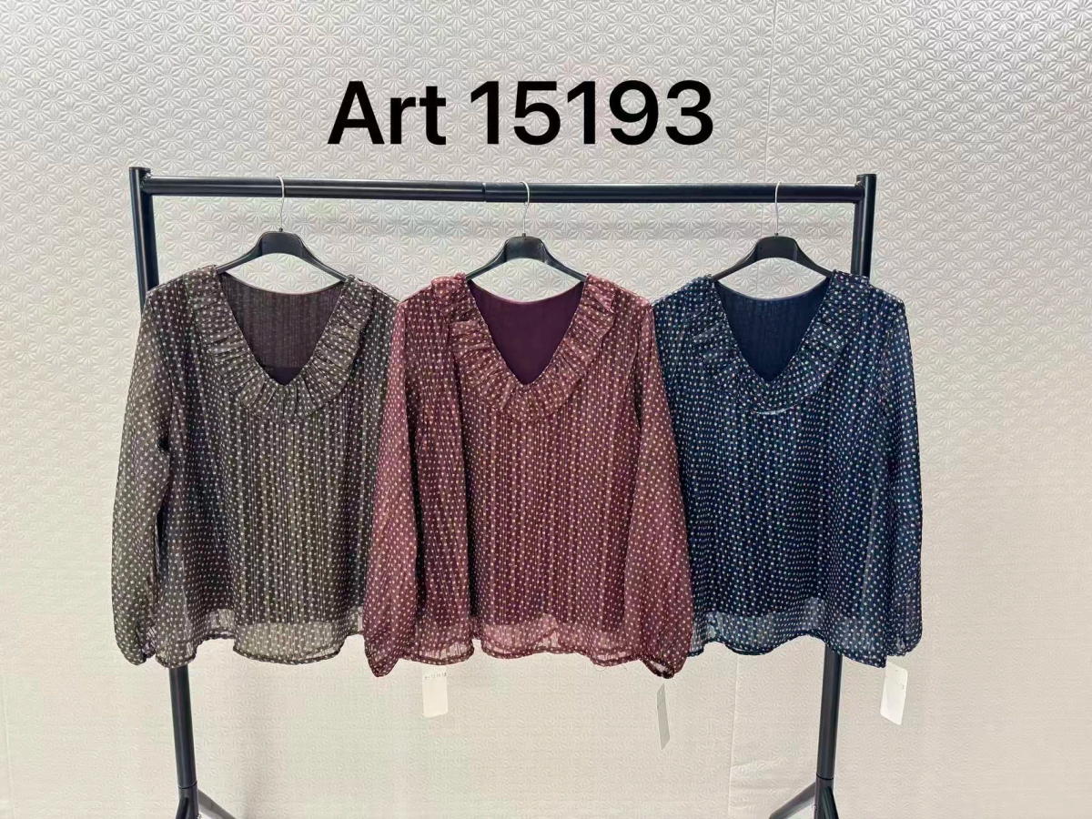Blouse imprimée à col volanté manches longues matière brillantée 3