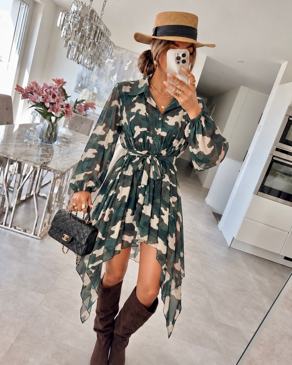 Robe chemise imprimée camouflage asymétrique avec ceinture