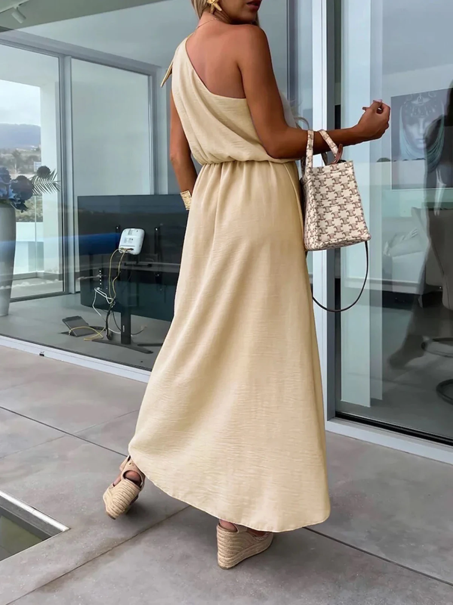 Flowy one-shoulder dress with slit 2