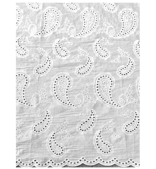Robe longue bohème blanche à motif  brodé – épaules dénudées avec ceinture tressée 2
