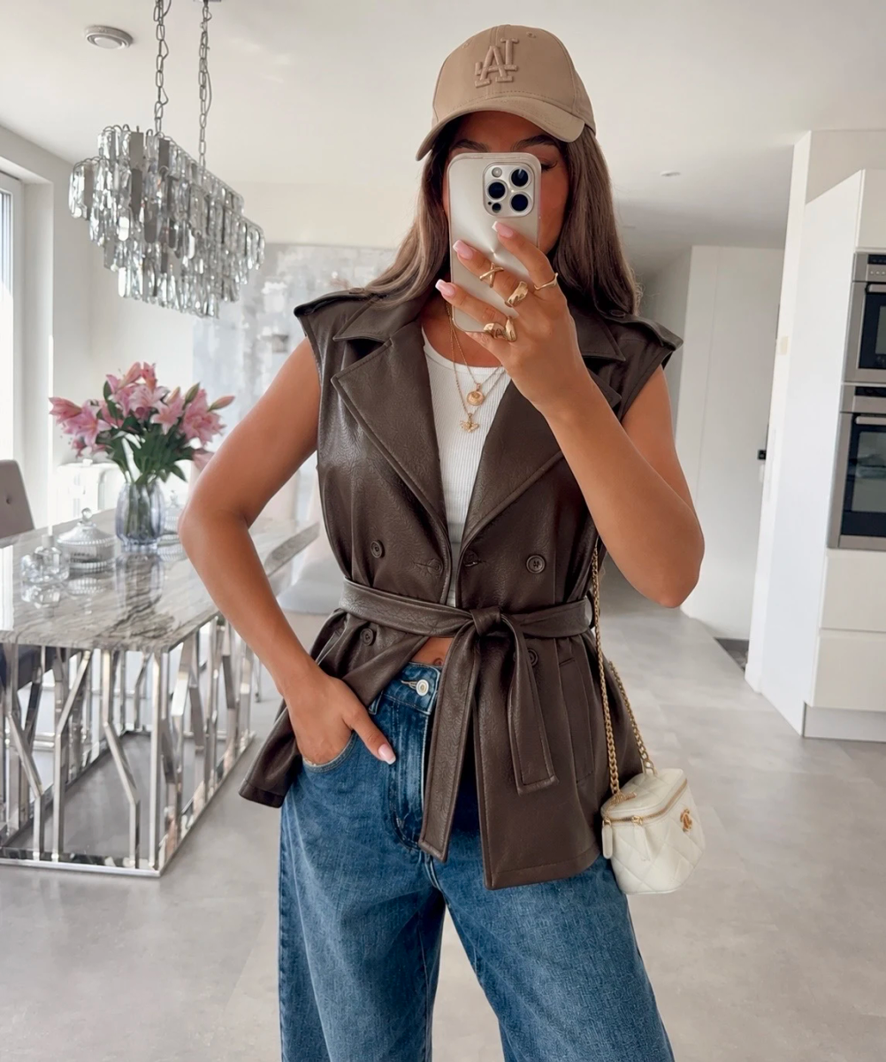 Veste trench sans manches ceinturée en similicuir grainé 3