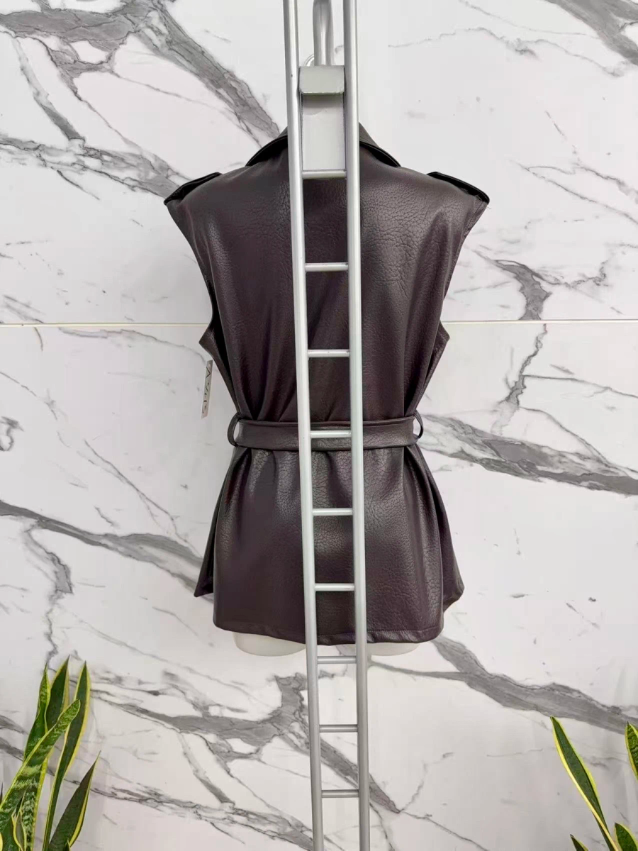 Veste trench sans manches ceinturée en similicuir grainé 4