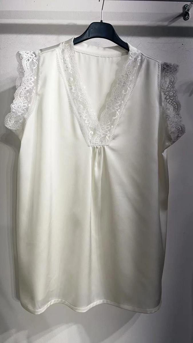 Top col V détail dentelle 2