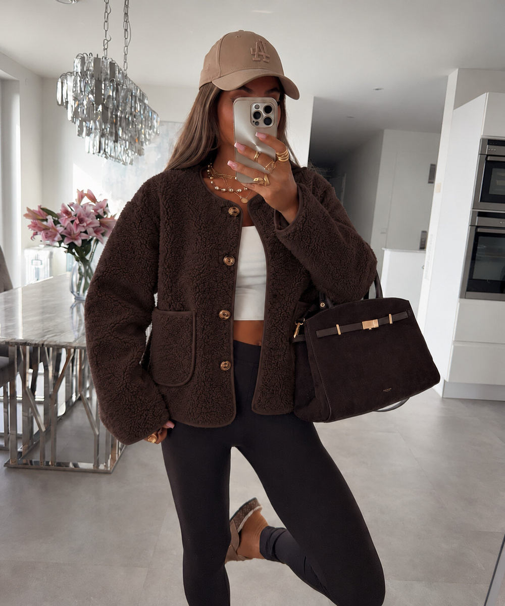 Teddyjacke mit Knöpfen und Taschen