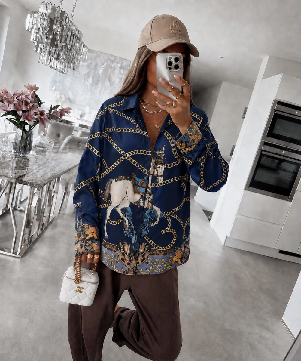 Chemise oversize satinée à imprimé équestre chaînes dorées
