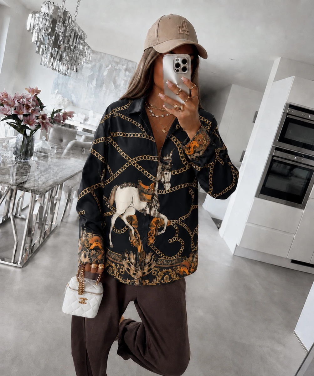 Chemise oversize satinée à imprimé équestre chaînes dorées