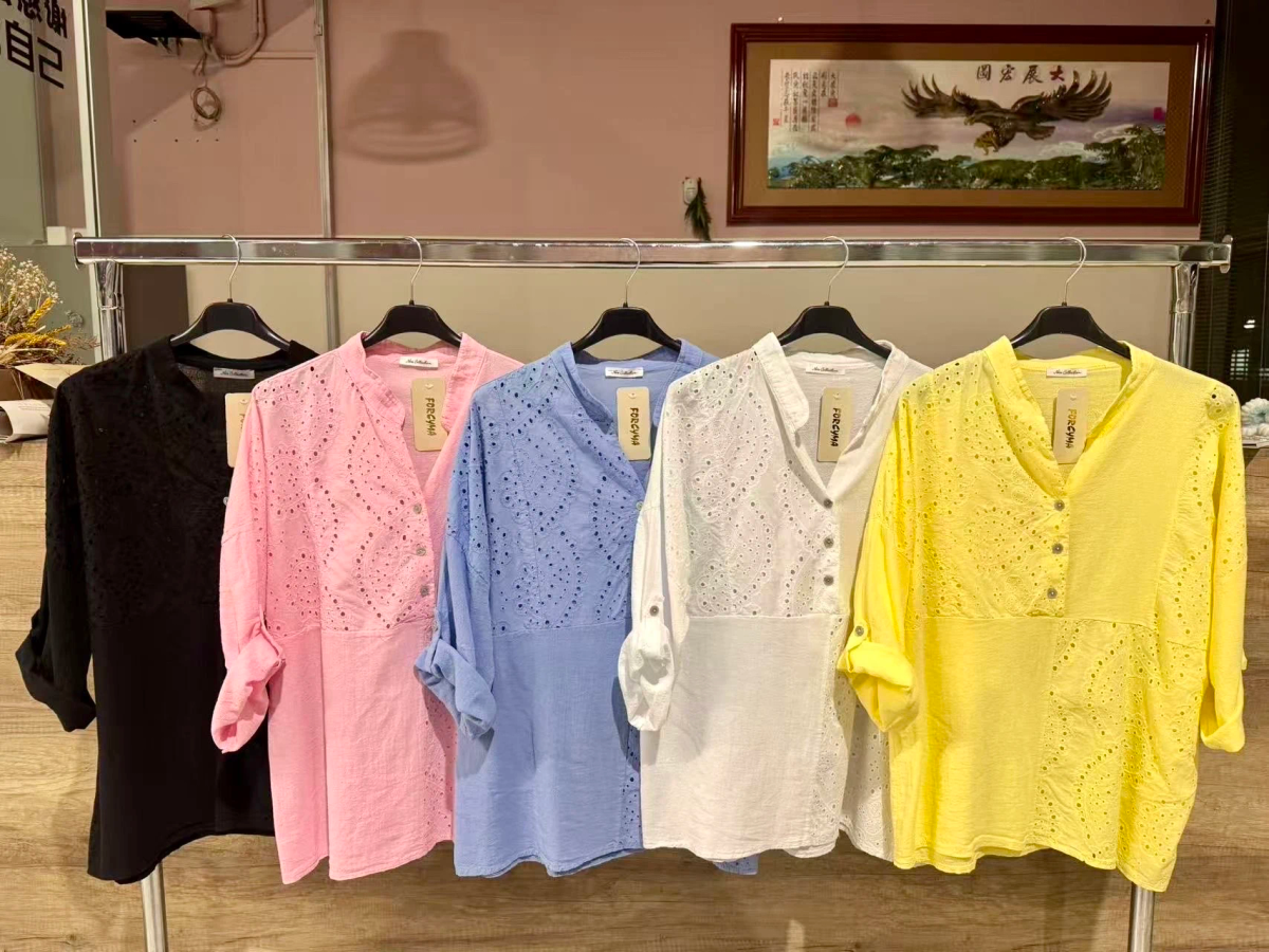 English embroidery blouse, buttoned collar, 3/4 sleeves, loose fit 2