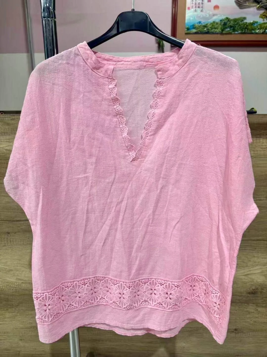 Flowy lace top – elegant v-neck, light cut 2