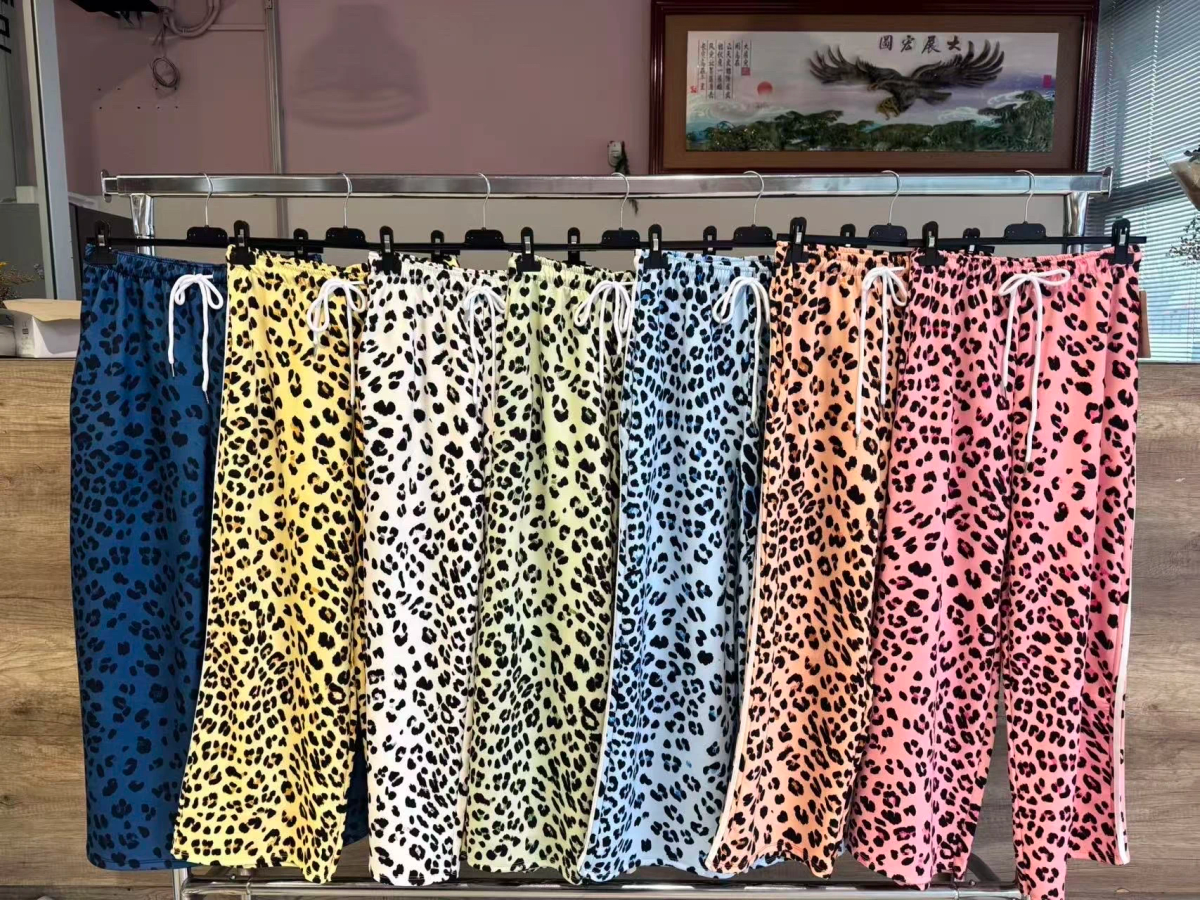 Pantalon jogging à bande imprimé léopard 3
