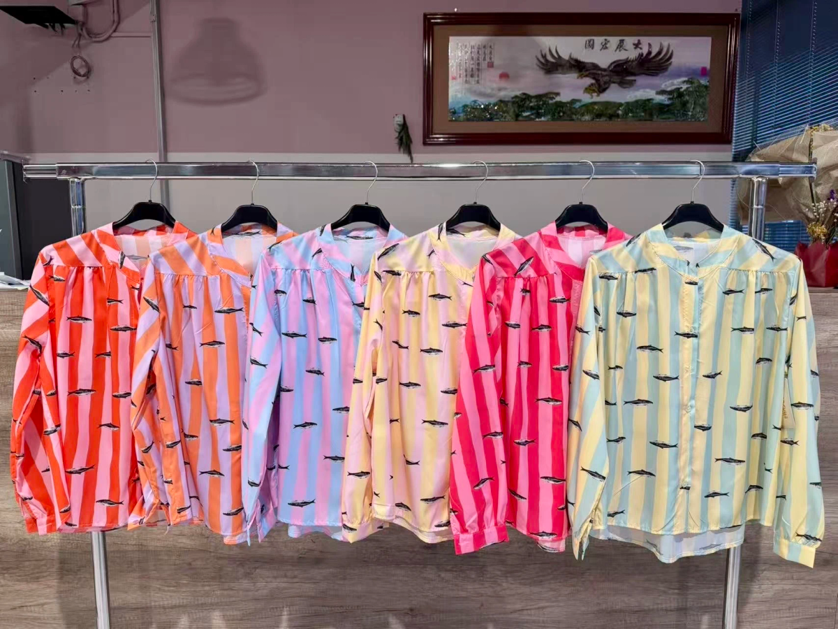 Chemise satiné à rayures imprimé poissons – manches longues 2