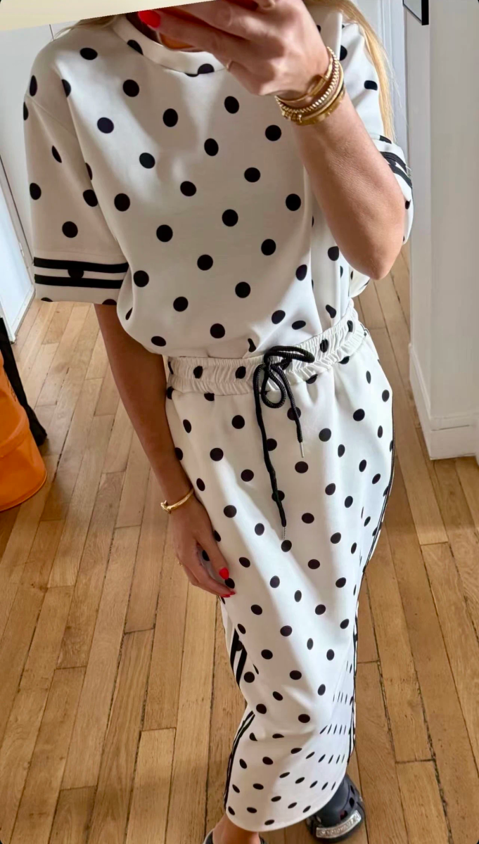 Ensemble Jupe Midi & Top à Pois – Détails Bandes Sport Chic 2