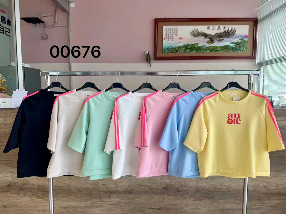 3/4 sleeve top with side stripes amore print 2