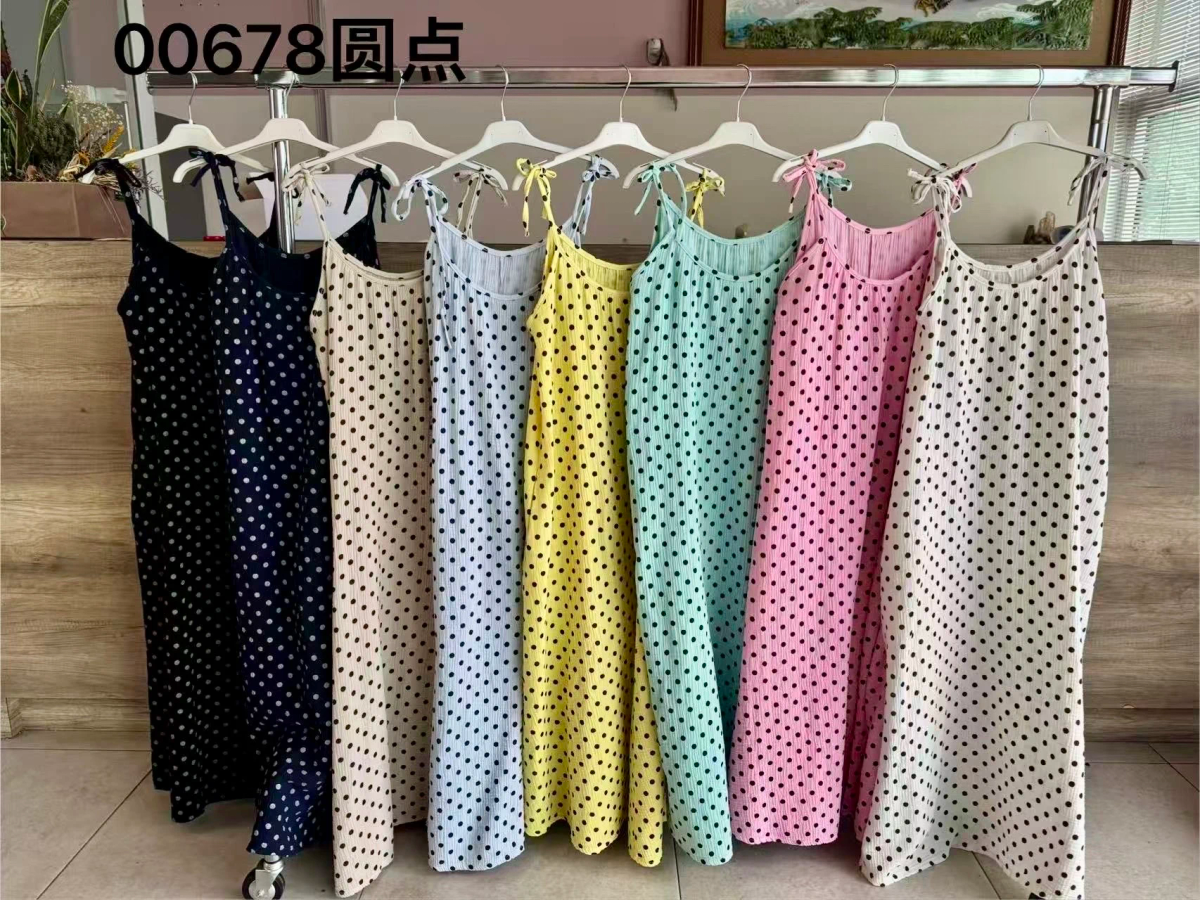 Robe gaze de coton à pois avec bretelles 2