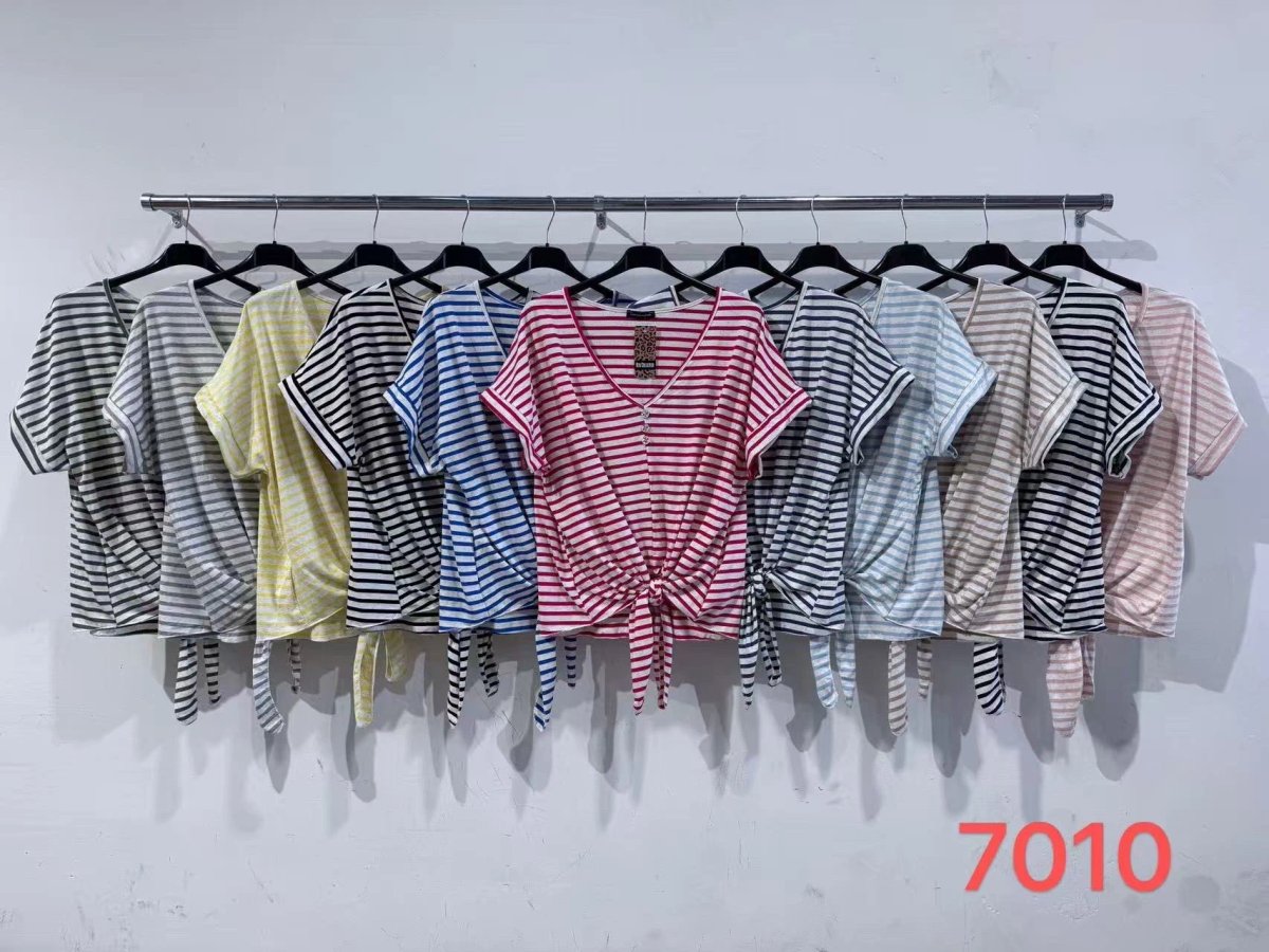 Striped buttoned v-neck top tied at the waist, loose fit 2