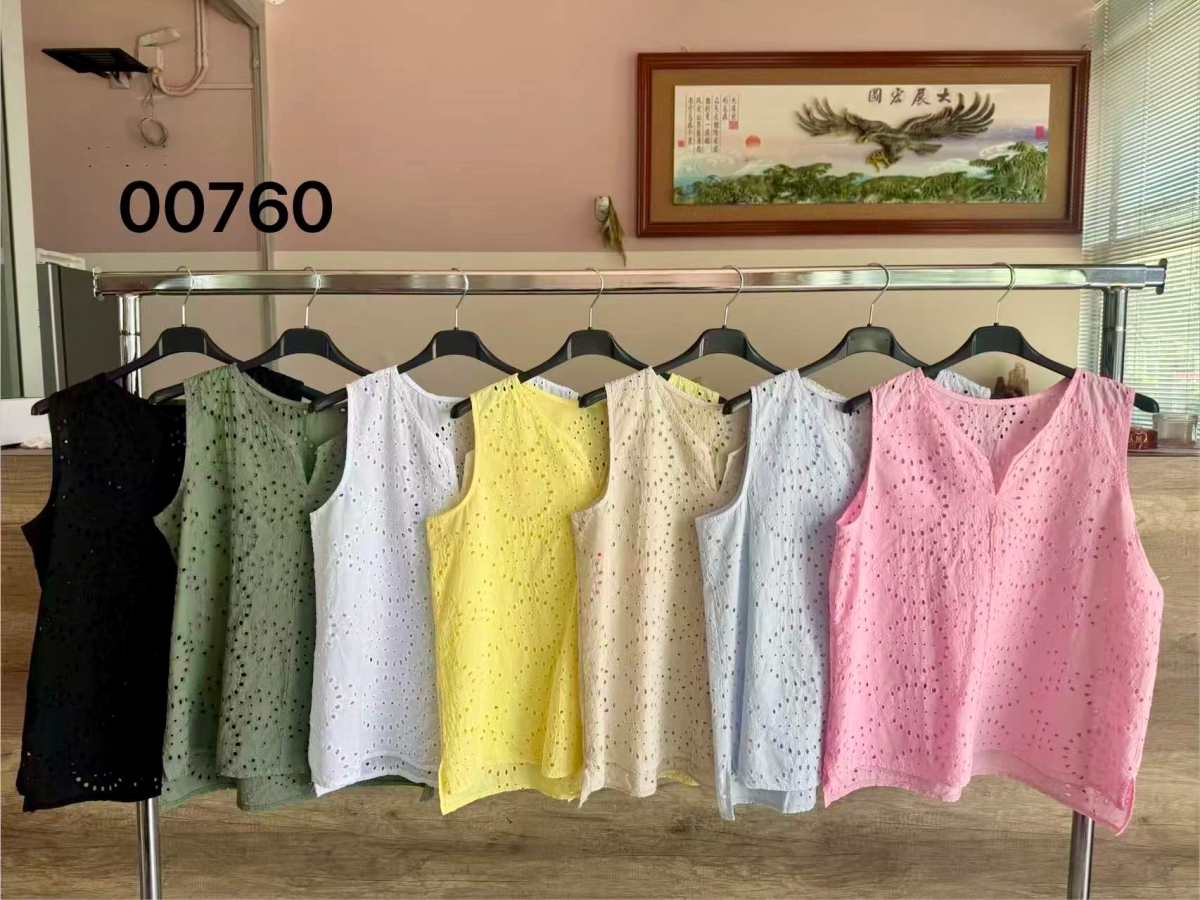 Top coton en broderie anglaise sans manches 2