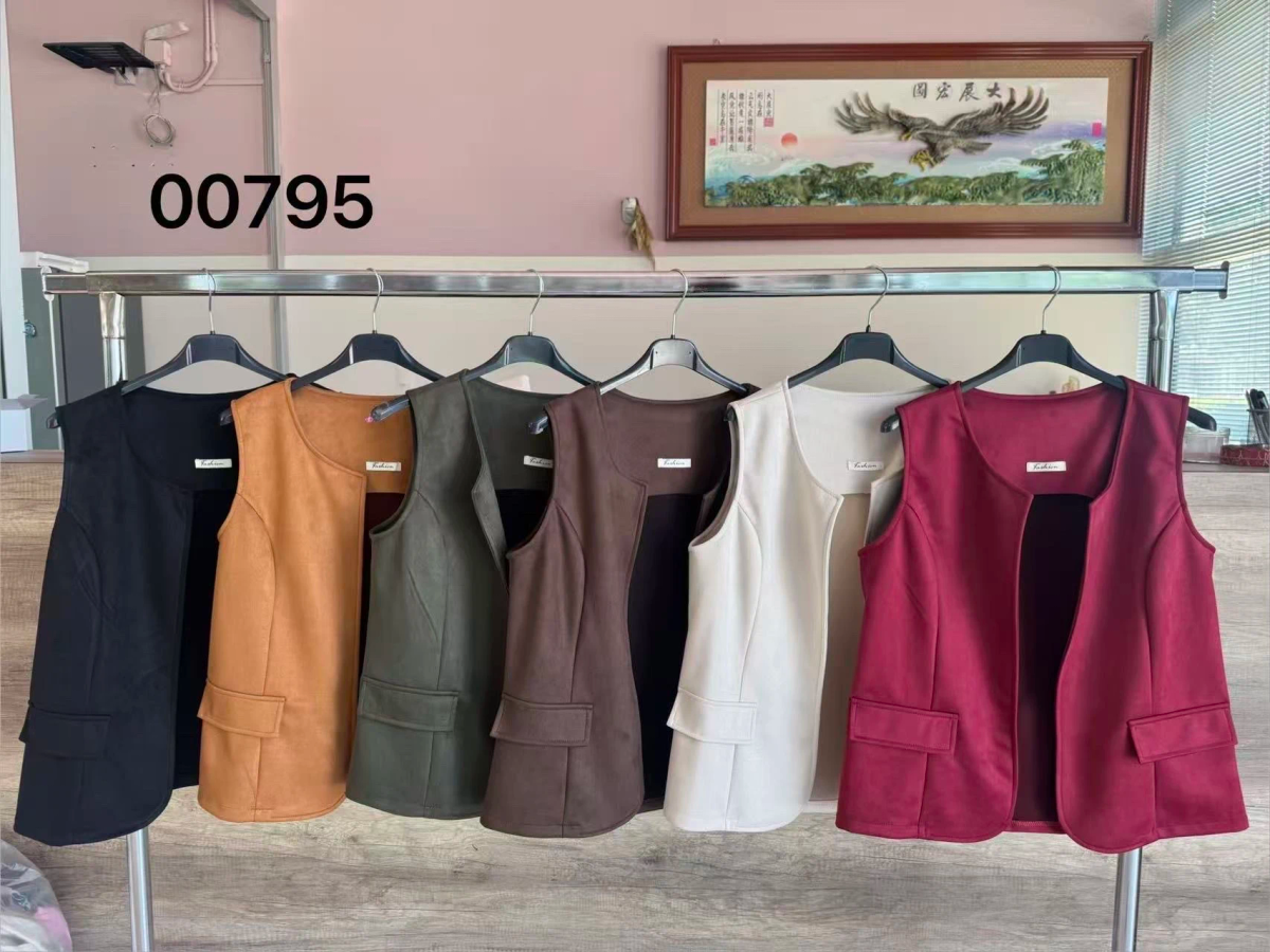 Sleeveless suede jacket 2