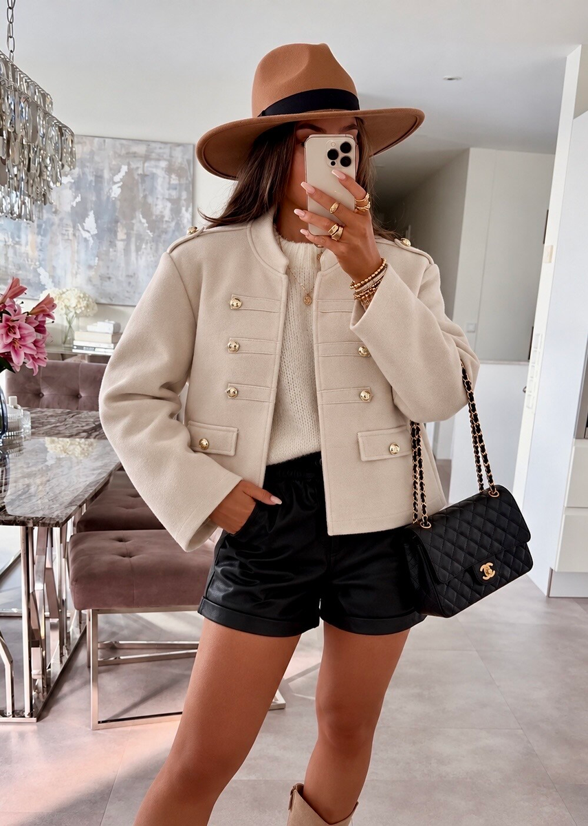 Veste manteau laine court à boutons dorés et épaulettes