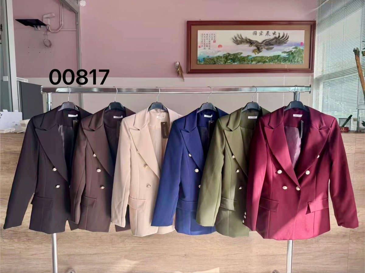 Double-breasted blazer with gold buttons and lining 2