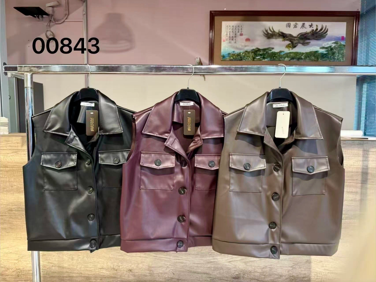 Veste sans manches en similicuir à poches poitrine 2