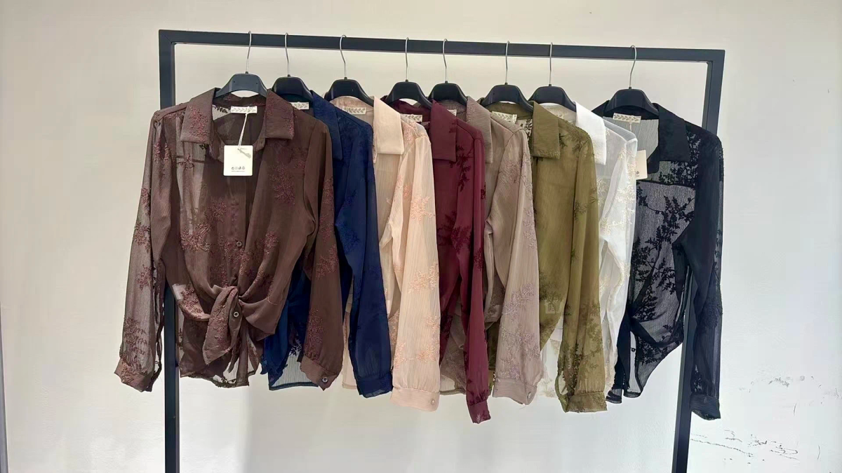 Chemise à nouer broderie fleurie 2