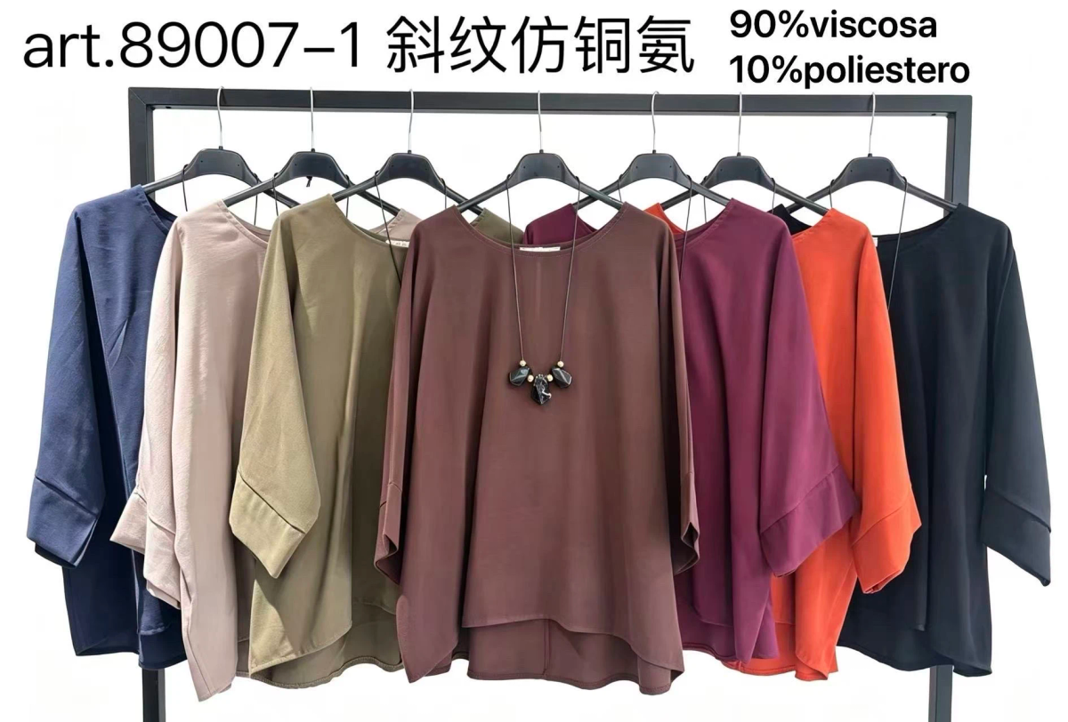 Top oversize fluide avec collier – Manches chauve-souris 2