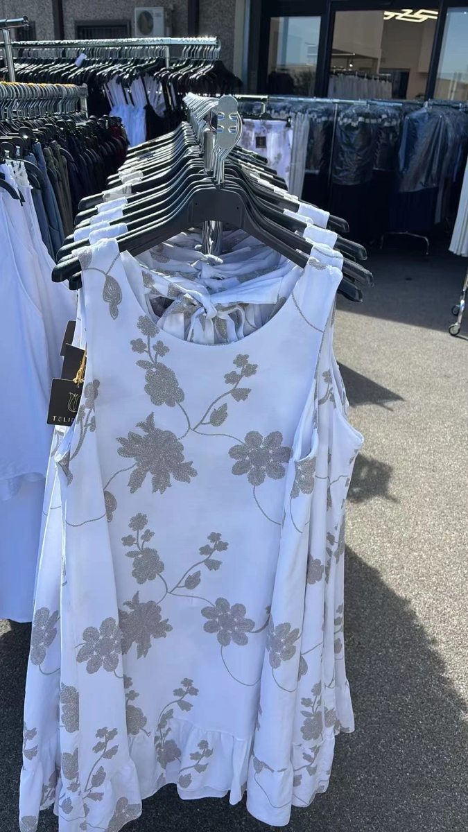 Fluid floral dress – flared cut bow at the back 2