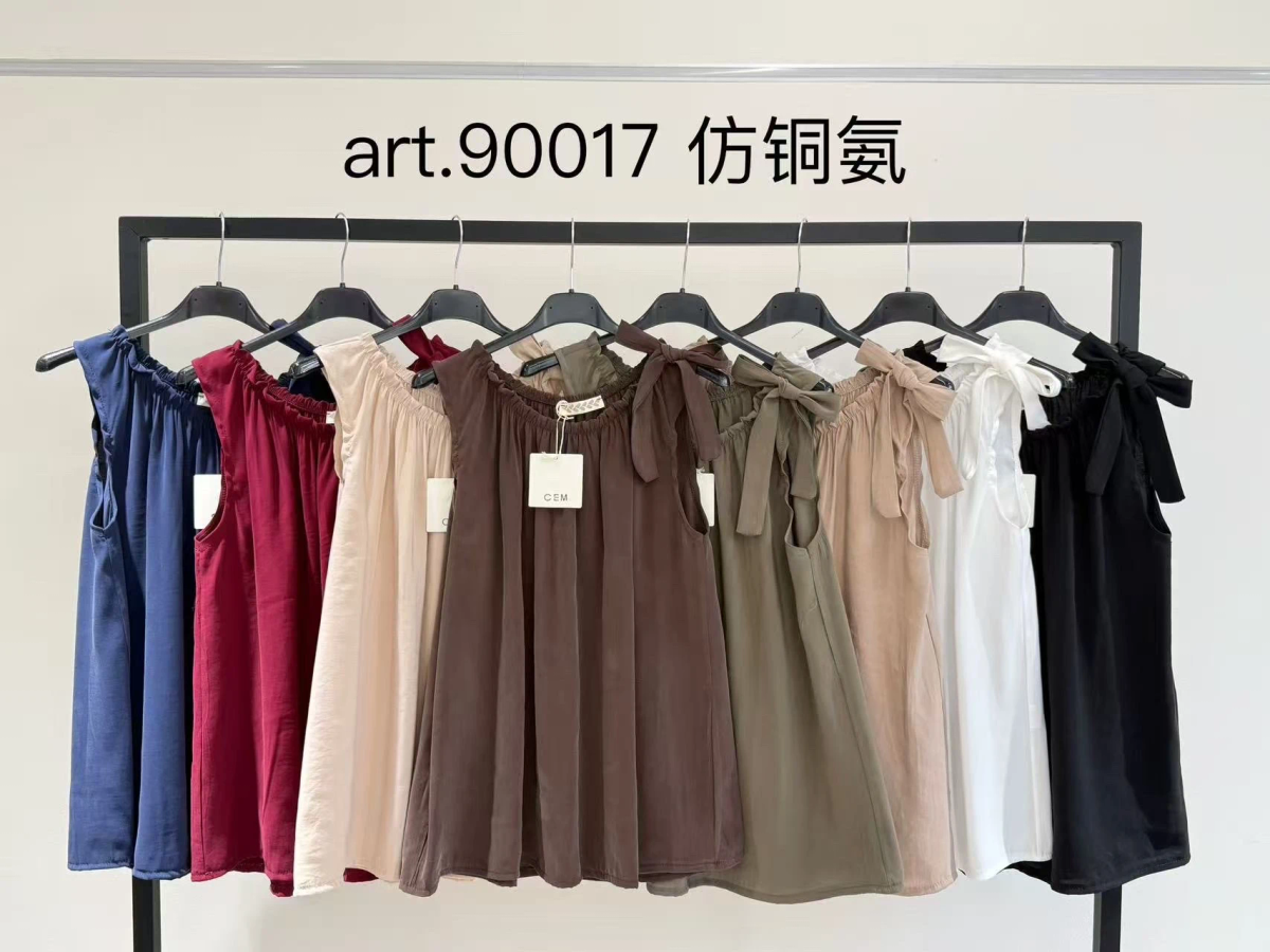 Flowy top with gathered collar and tie 2