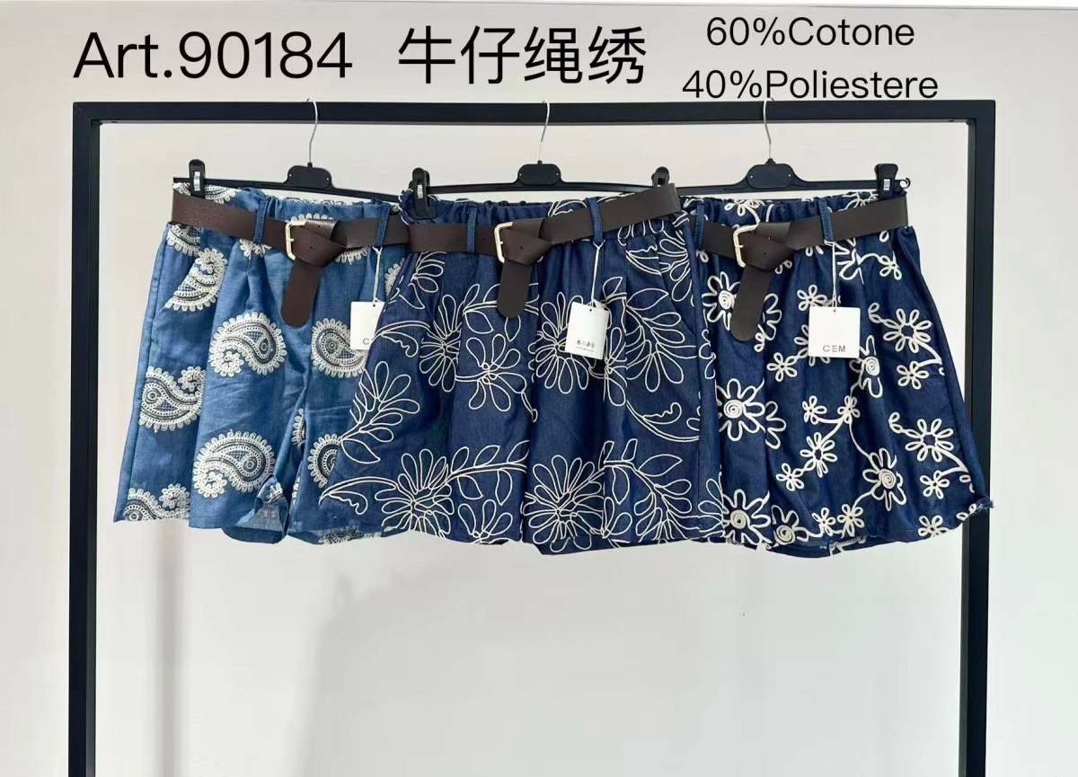 Jupe short denim avec broderie 2
