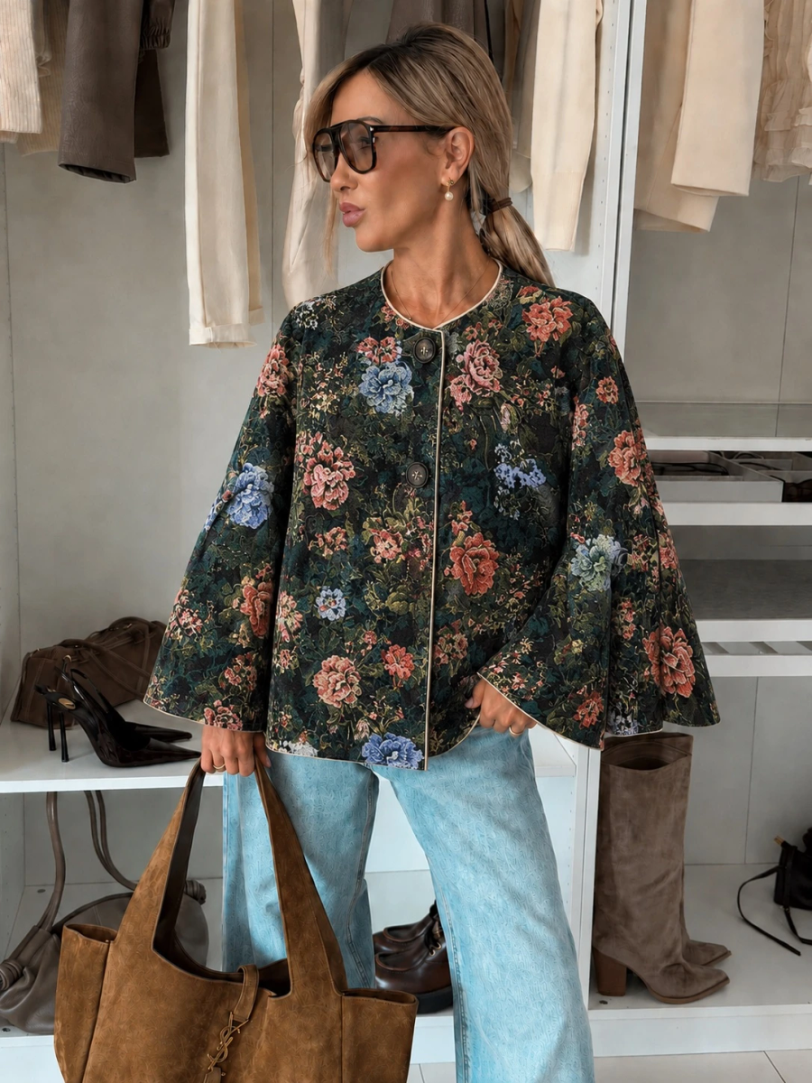 Veste style cape en suédine fleurie