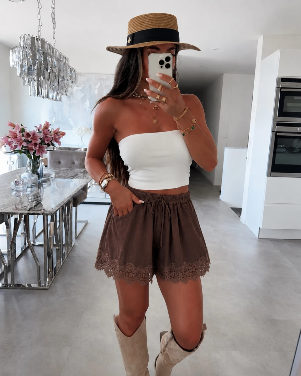 Short léger détail dentelle avec poches