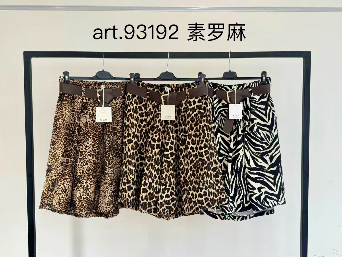 Short imprimé avec ceinture et poches taille élastique 2