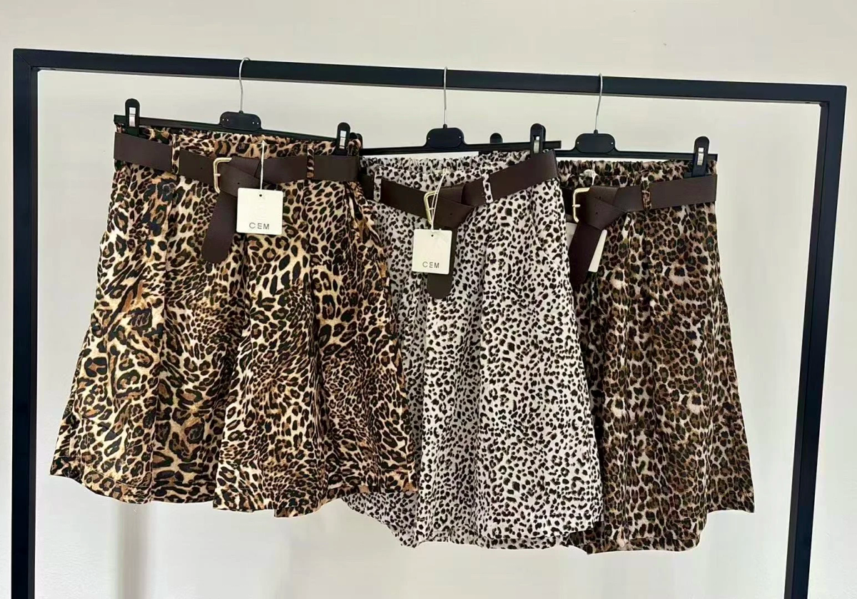 Long leopard cotton shorts with belt and pockets 2