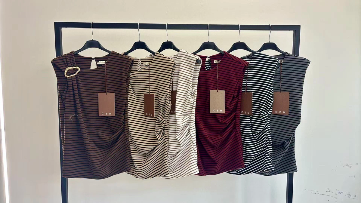 Top Drapé à Rayures & Boucle Dorée 2