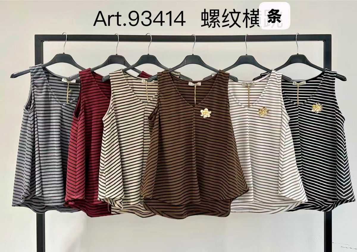 V-neck striped top with gold flower brooch 2