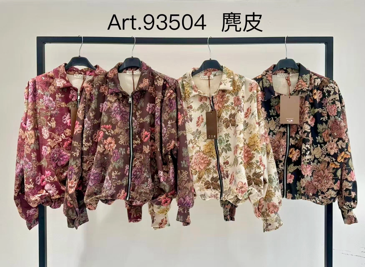 Floral suede jacket – chic and bohemian bomber cut 2