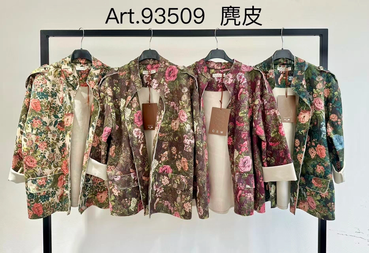 Floral suede jacket with contrast lapels 3