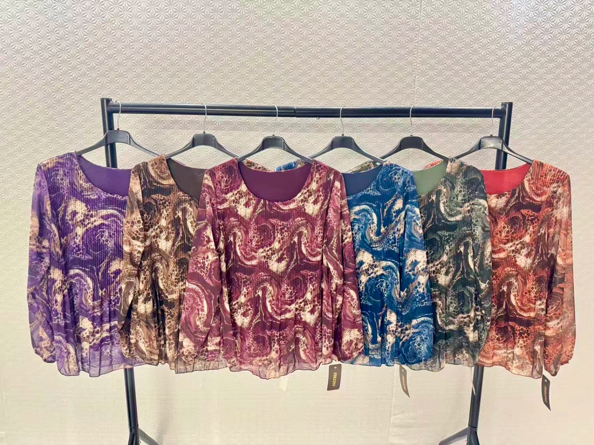 Oversized pleated cashmere print blouse – fluid and elegant 2