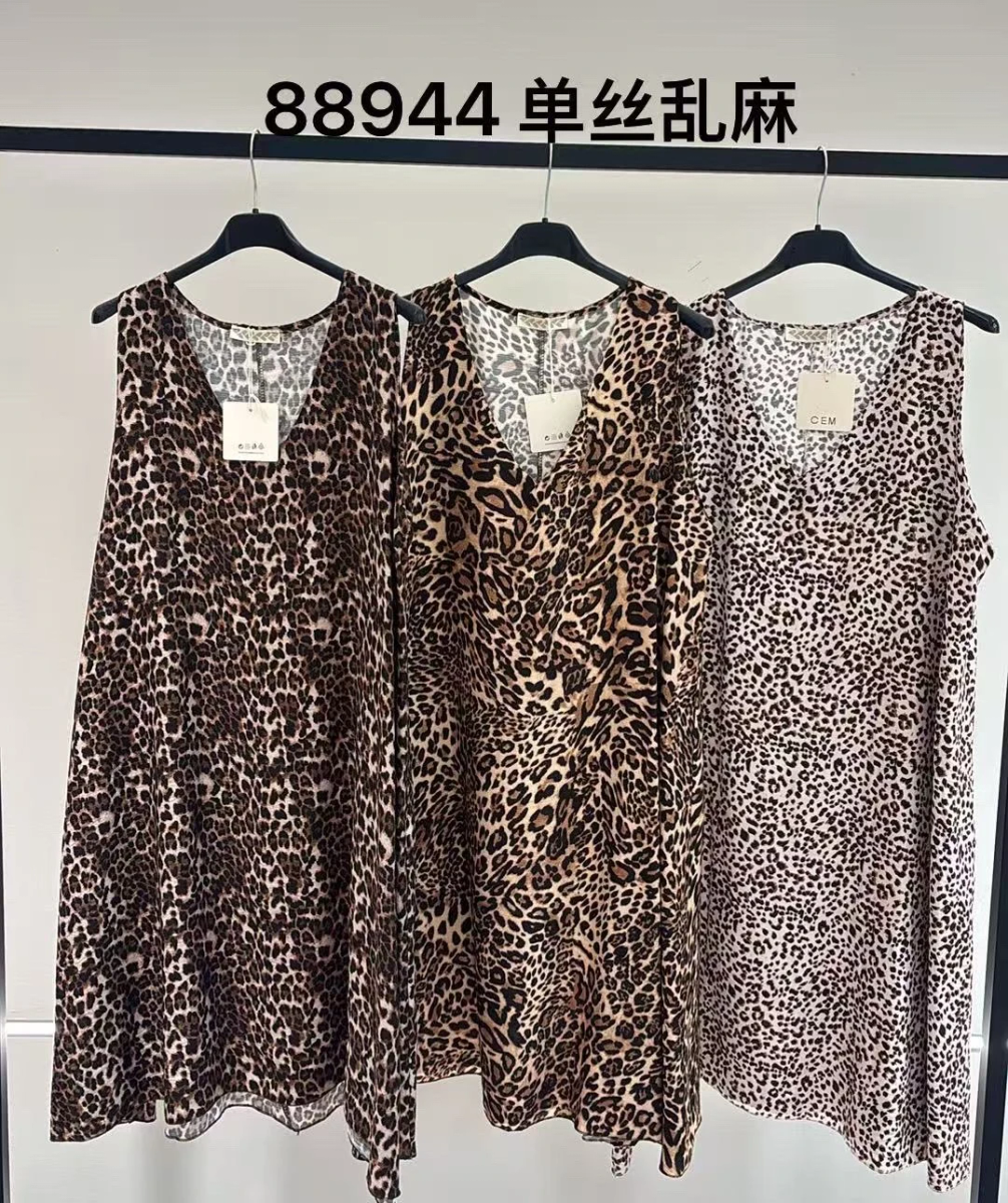 Flowy leopard print v-neck dress 2