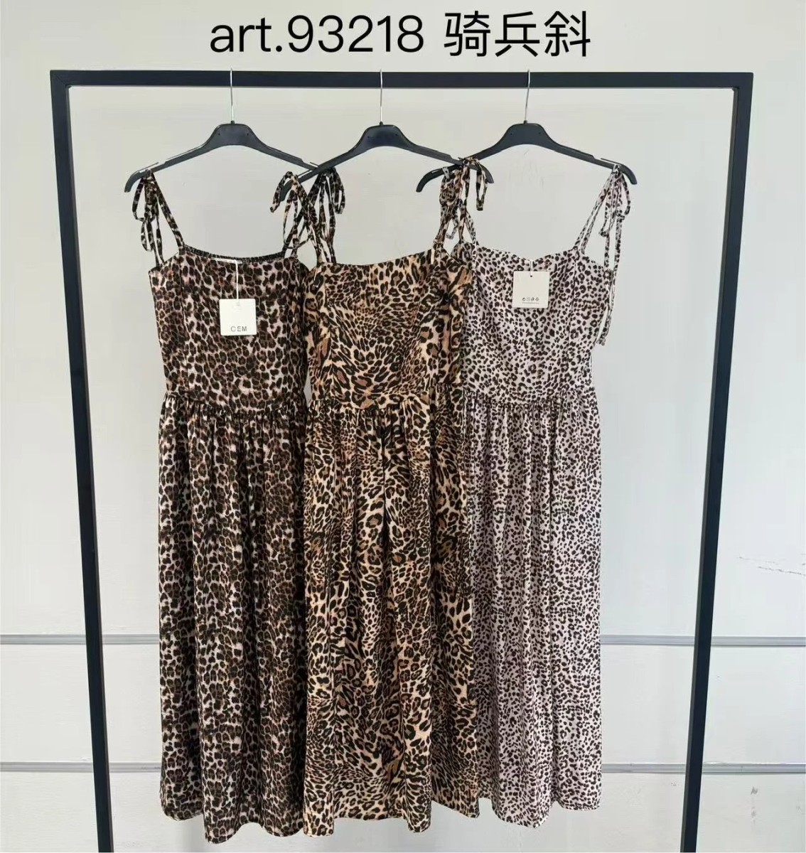 Long flowing leopard dress – bohemian chic style 2